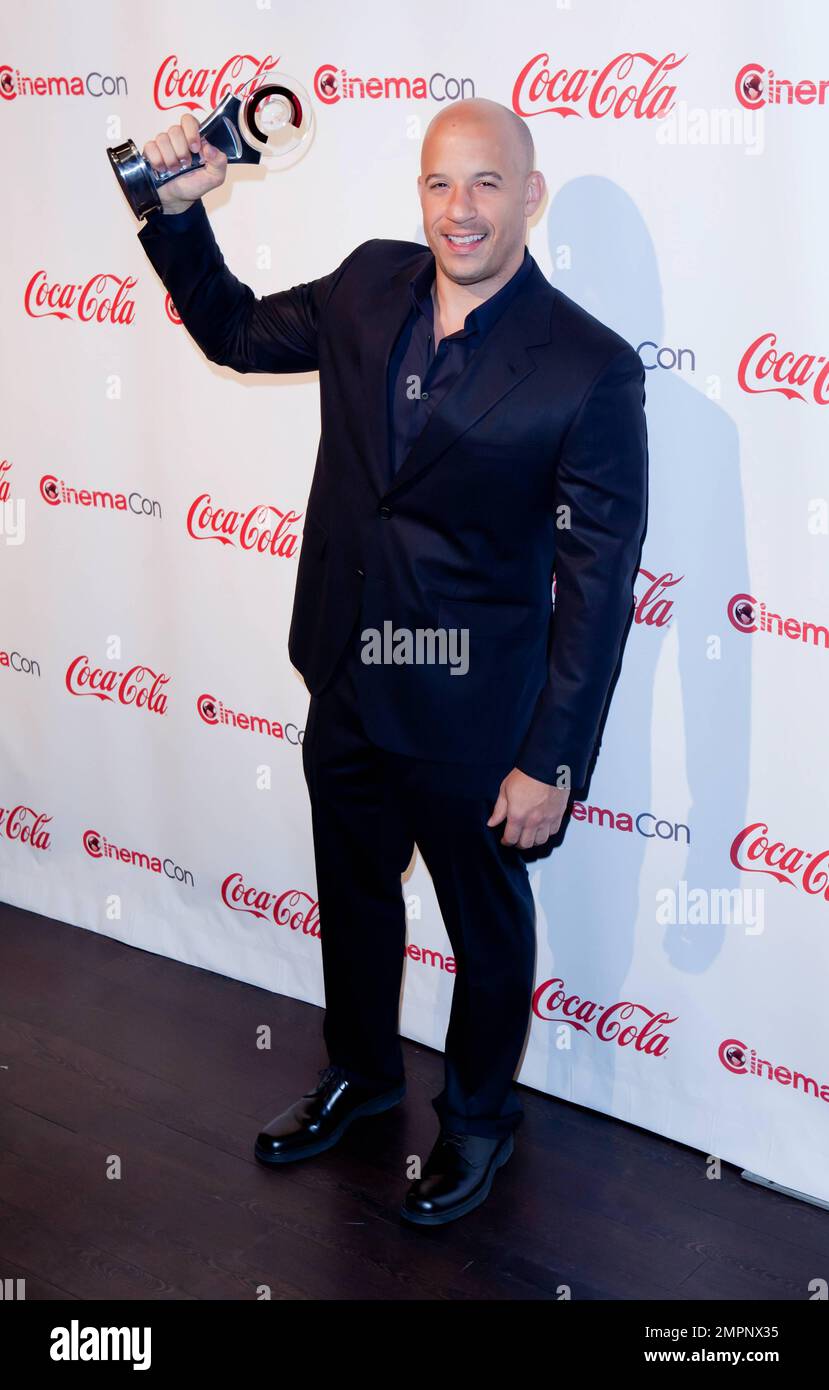 Vin Diesel posiert für Fotografen bei den CinemaCon Big Screen Achievement Awards 2011 im Caesars Palace, dem Colosseum CinemaCon, der offiziellen Versammlung der Nationalen Vereinigung der Theaterbesitzer. Las Vegas, Nevada 03/31/11. Stockfoto