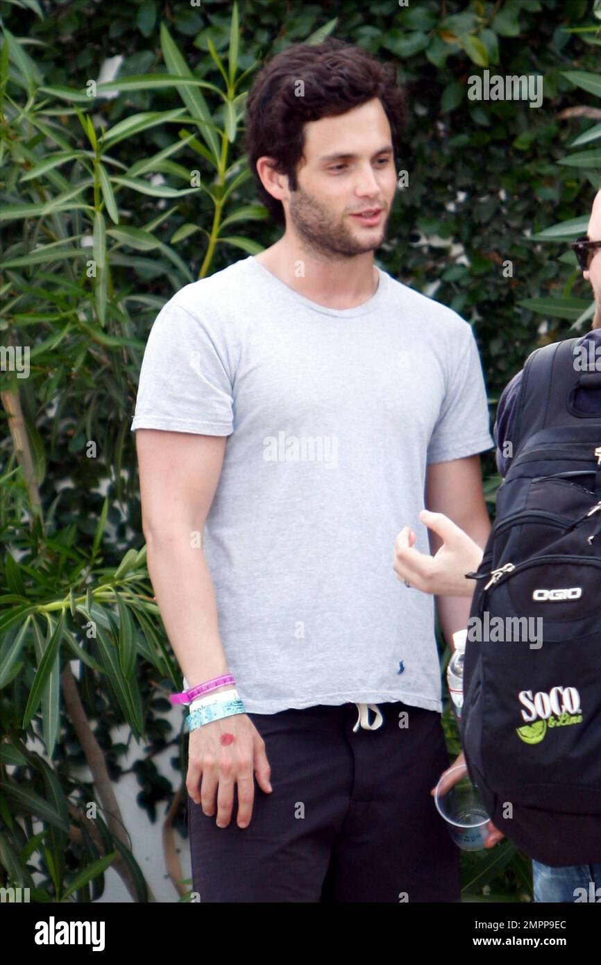 „Gossip Girl“-Star Penn Badgley am dritten Tag des Coachella Music and Arts Festivals. Indio, Kalifornien. 4/18/10. . Stockfoto