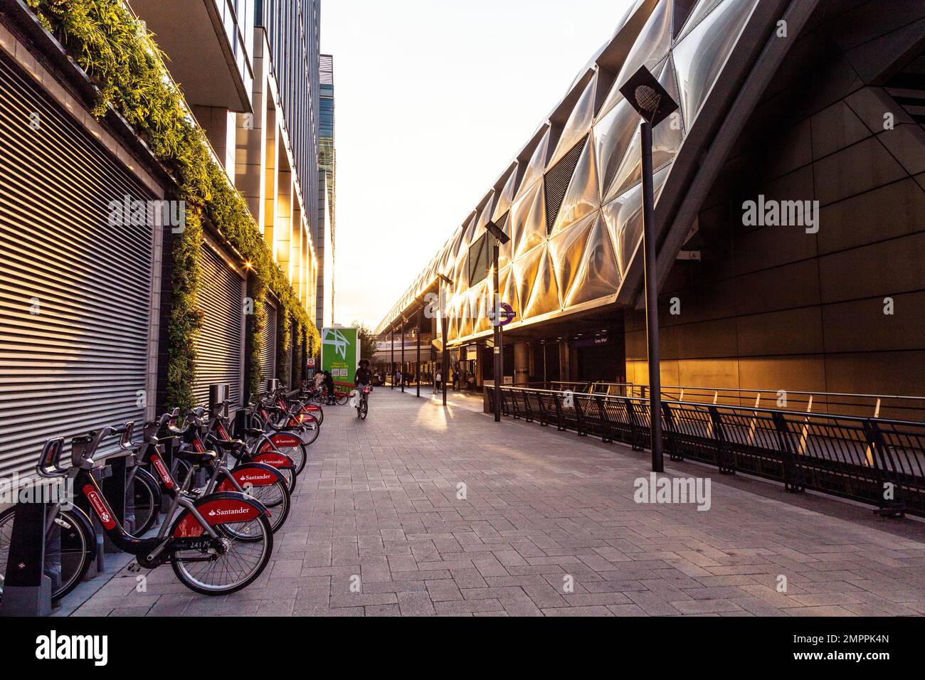 Canary Wharf Crossrail Place Building at Sunset, London, Großbritannien Stockfoto