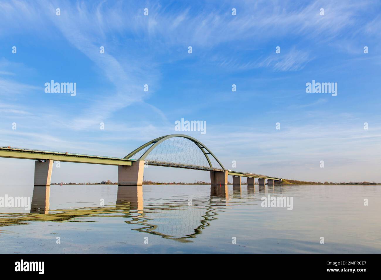 Fehmarn-Schallbrücke / Fehmarnsundbrücke verbindet die Ostseeinsel Fehmarn mit dem Festland in der Nähe von Großenbrode, Schleswig-Holstein Stockfoto