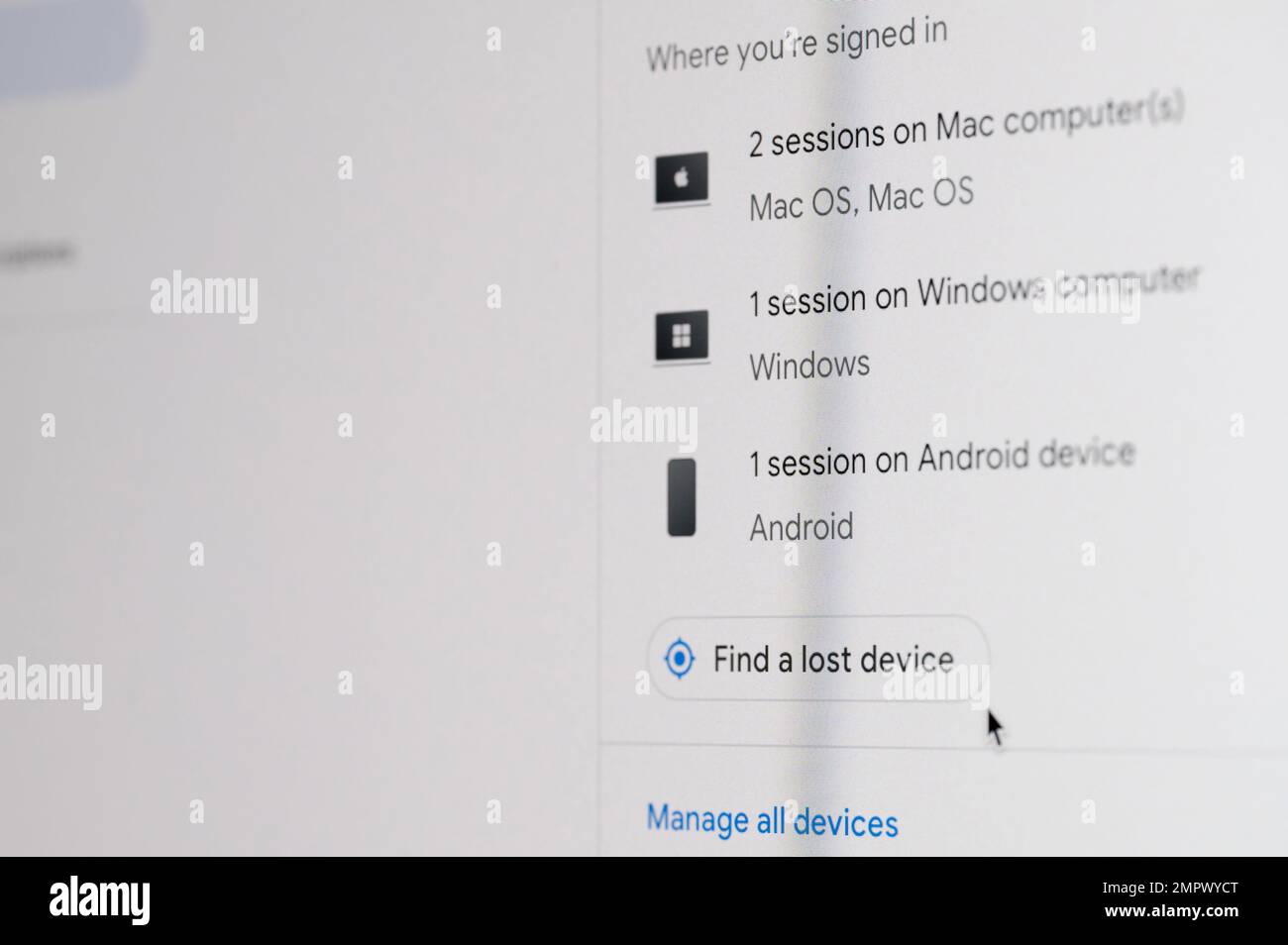 New york, USA - 23. Januar 2022: Aktive Sitzung auf google-Konten Nahansicht des Hintergrunds Stockfoto