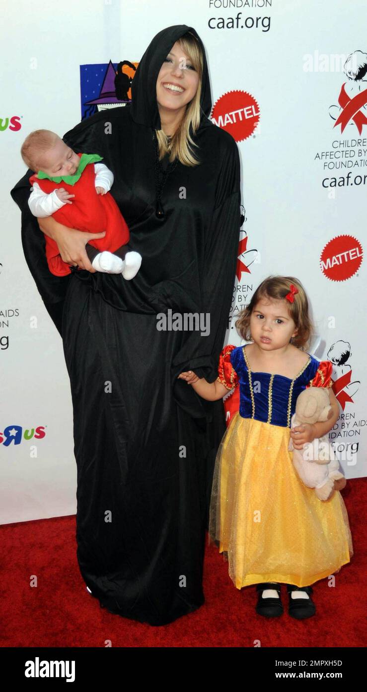 Jodie Sweetin bei der 17. Annual Dream Halloween to Benefit the Children affected by AIDS Foundation (CAAF) präsentiert von Mattel and Toys 'R' US auf der Barker Hanger in Santa Monica, Kalifornien. 10/30/10 Stockfoto
