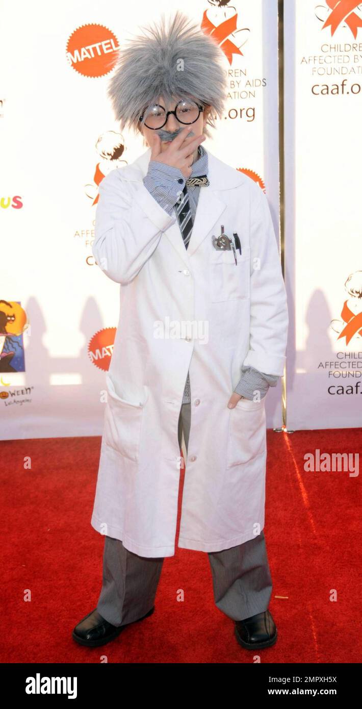 Nolan Gould beim 17. Annual Dream Halloween to Benefit the Children affected by AIDS Foundation (CAAF), präsentiert von Mattel and Toys 'R' US bei Barker Hanger in Santa Monica, Kalifornien. 10/30/10 Stockfoto