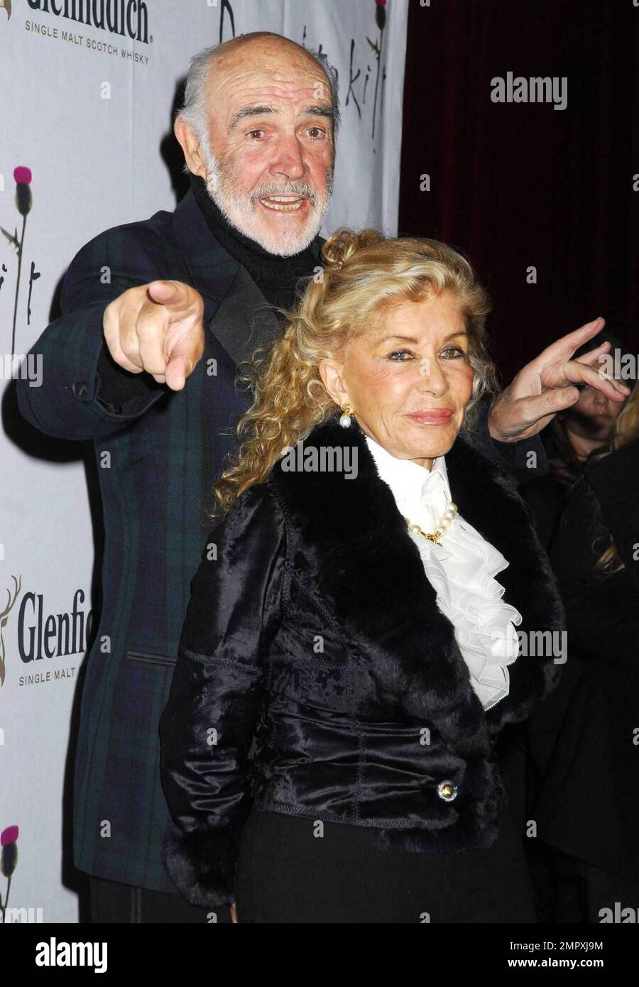 Sir Sean und Lady Connery veranstalten die 6. Jährlich stattfindende Modenschau „Dress to Kilt“ in New York, New York, 3./30./09. Stockfoto
