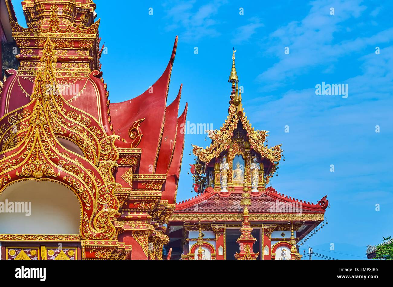 Traditionelle Lanna-Dachdekorationen von Tempelgebäuden in Wat Saen Muang Ma, Chiang Mai, Thailand Stockfoto