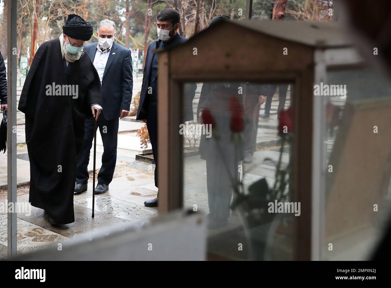 Teheran, Iran. 31. Januar 2023. Irans oberster Führer Ayatollah Ali Chamenei nimmt am 31. Januar 2023 in Teheran, Iran, an einer Zeremonie zur Erneuerung der Loyalität mit den Idealen des Gründers der Islamischen Republik, Ayatollah Ruhollah Khomeini und der Märtyrer der Islamischen Revolution Teil. Foto: Pressestelle des Obersten Leiters des Iran/UPI Credit: UPI/Alamy Live News Stockfoto