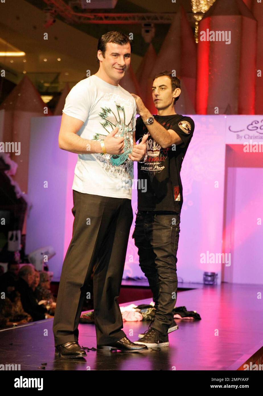 Joe Calzaghe bei der Eröffnung des allerersten UK-Stores für Ed Hardy. Westfield Shopping Centre, London, Großbritannien. 12/1/09. Stockfoto