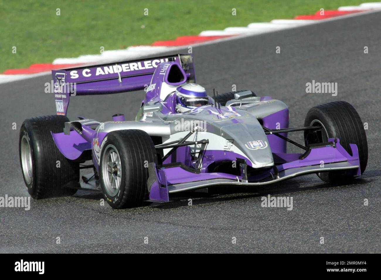 Die Fahrer nehmen an der Formel der europäischen Superliga auf dem Vallelunga Circuit in Rom, Italien, Teil.11/1/08. Stockfoto