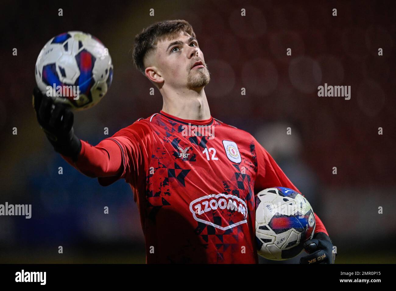 Crewe, Großbritannien. 31. Januar 2023. Regan Griffiths #12 von Crewe Alexandra wärmt sich während des Sky Bet League 2-Spiels Crewe Alexandra vs Stockport County im Alexandra Stadium, Crewe, Großbritannien, 31. Januar 2023 (Foto von Ben Roberts/News Images) in Crewe, Großbritannien, am 1./31. Januar 2023 auf. (Foto: Ben Roberts/News Images/Sipa USA) Guthaben: SIPA USA/Alamy Live News Stockfoto