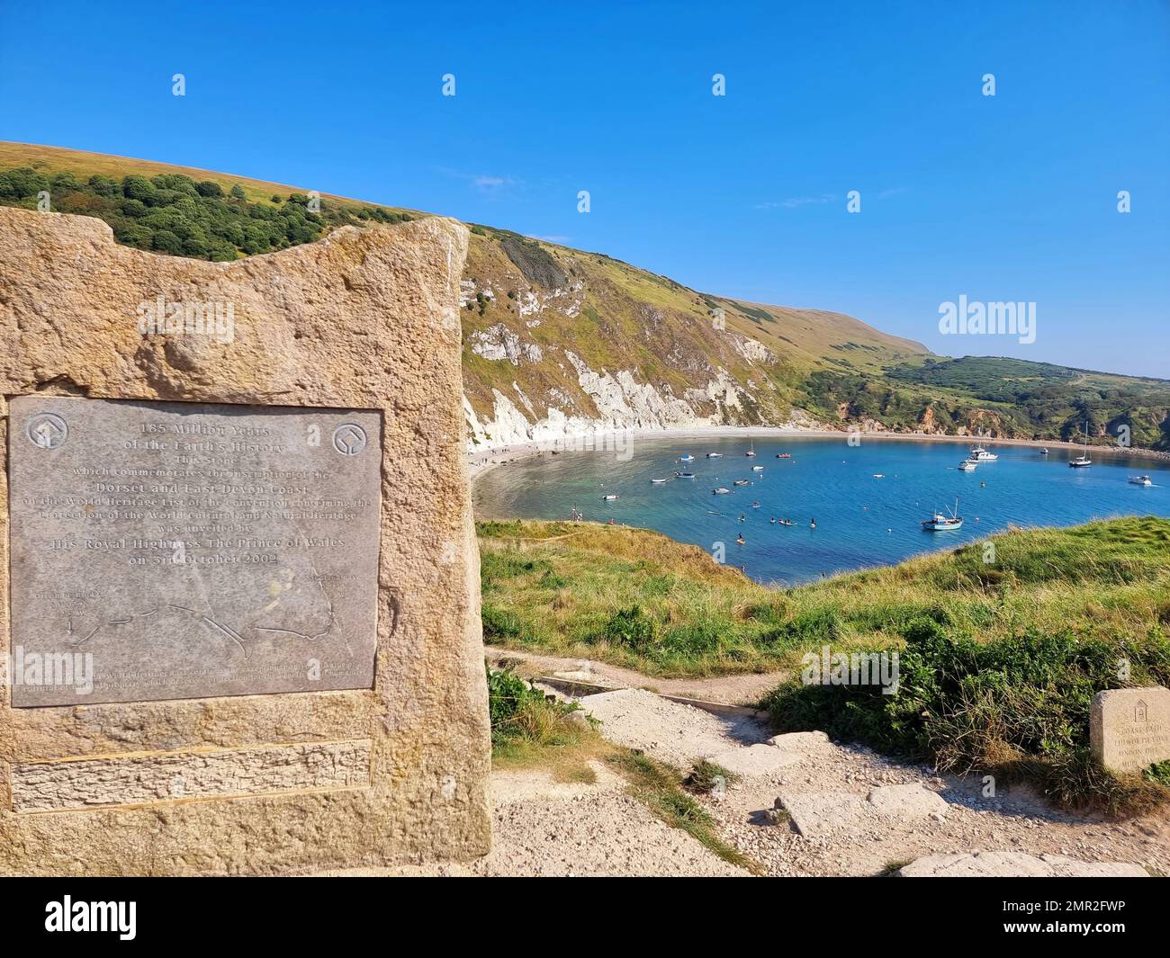 Tyneham Village, in der Nähe von Durdle Door am Jurassic Park in England, erstreckt sich unterhalb des Fußwegs zum höchsten Punkt der Klippenwanderung in Dorset und East Devon. England. Stockfoto