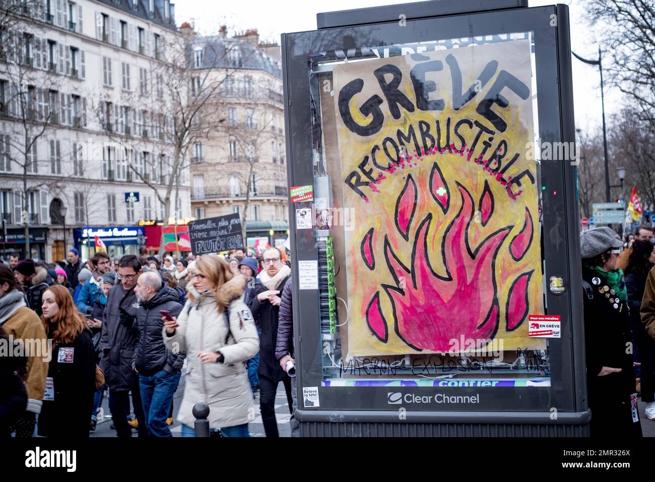 Frankreich / Paris, 31/01/2023, Gerard Cambon / Le Pictorium - Streik gegen die Rentenreform in Paris - 31/1/2023 - Frankreich / Paris / Paris - Demonstration in Paris durch das Intersyndicale, das am Dienstag, den 31. Januar, einen Streik gegen die Rentenreform der Regierung forderte. Stockfoto