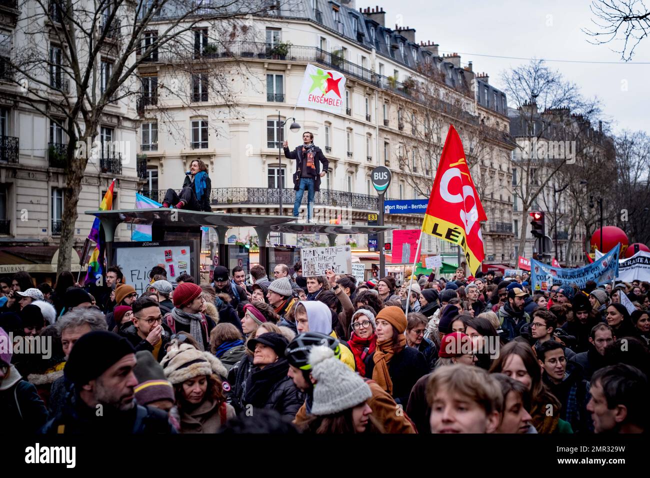 Frankreich / Paris, 31/01/2023, Gerard Cambon / Le Pictorium - Streik gegen die Rentenreform in Paris - 31/1/2023 - Frankreich / Paris / Paris - Demonstration in Paris durch das Intersyndicale, das am Dienstag, den 31. Januar, einen Streik gegen die Rentenreform der Regierung forderte. Stockfoto