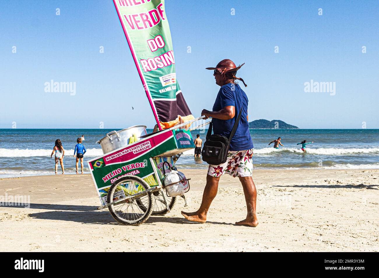 Strandanbieter am Acores Beach. Florianopolis, Santa Catarina, Brasilien. Stockfoto