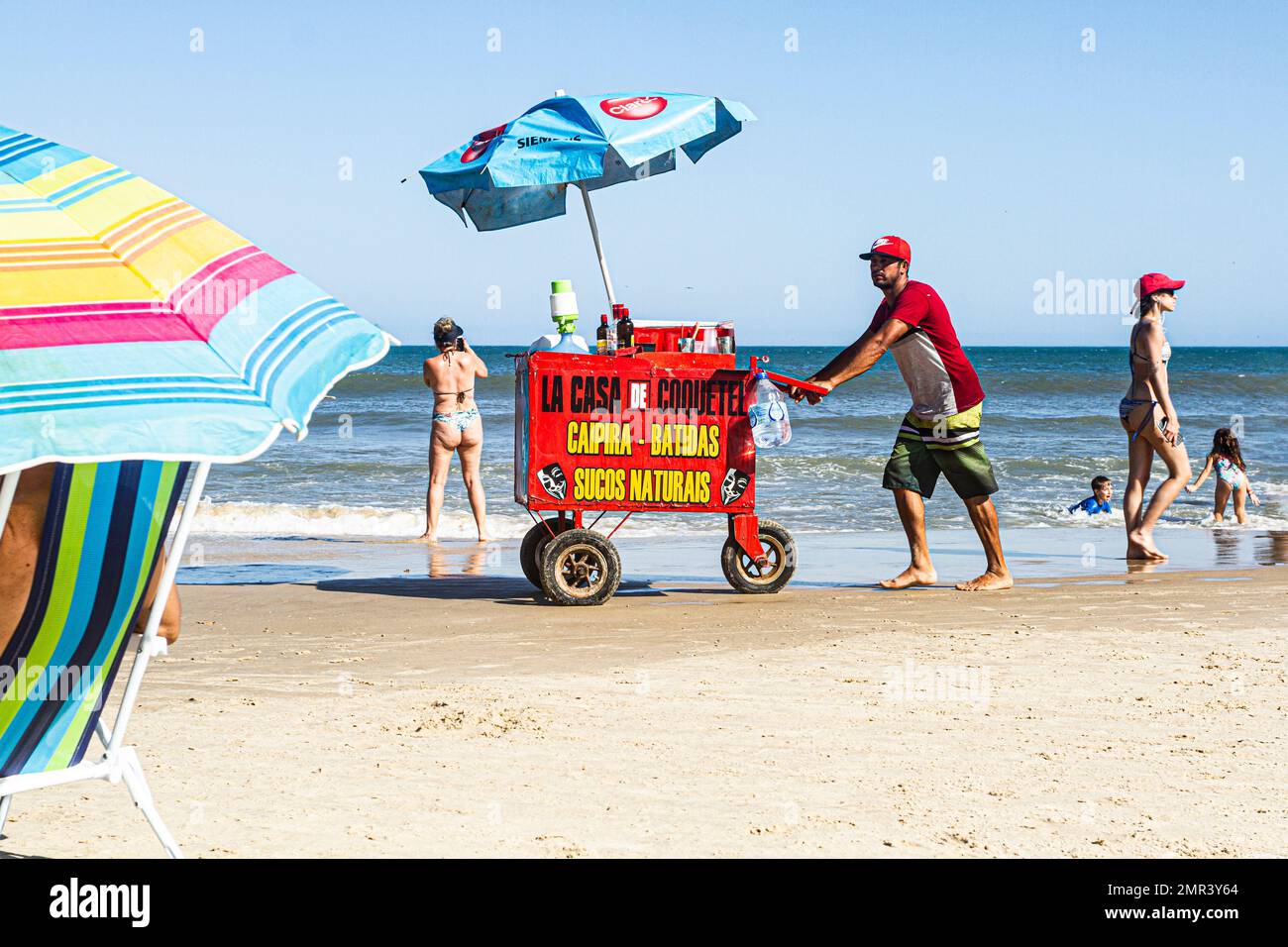Strandanbieter am Acores Beach. Florianopolis, Santa Catarina, Brasilien. Stockfoto