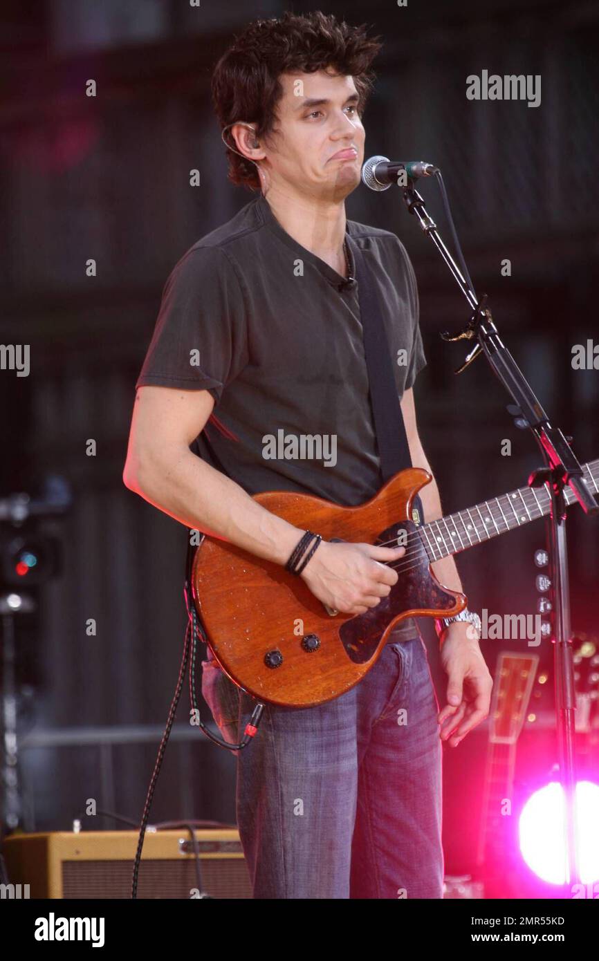 John mayer tritt auf in "Good Morining America" mit dem Sondergast Eric Clapton, New York, NY. 7/20/07. Alle Stockfoto