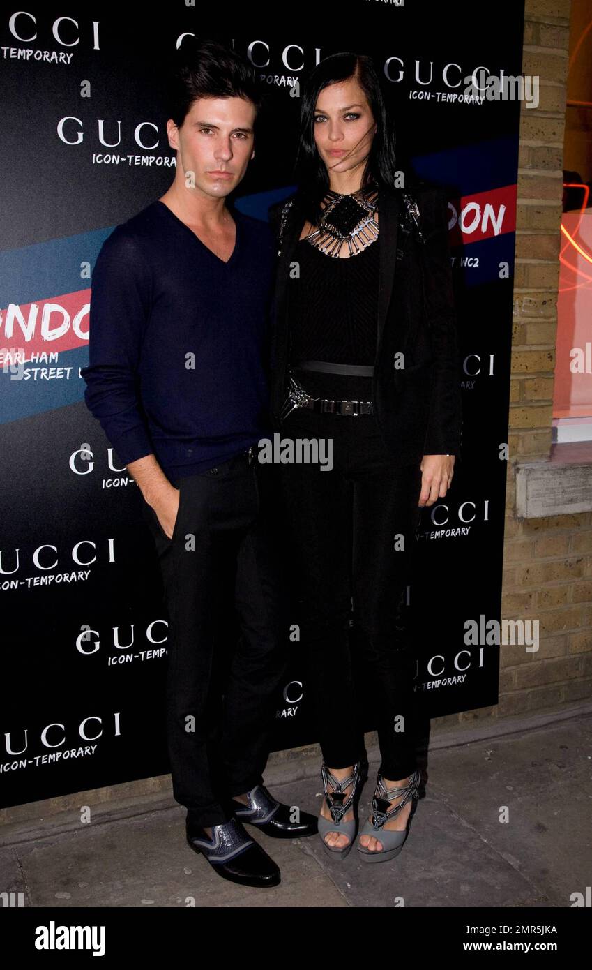 Geordon Nicol und Leigh Lezark bei der Eröffnung des Gucci Pop-up-Shops Gucci Icon-Temporary in London, Großbritannien. 4/21/10. . Stockfoto