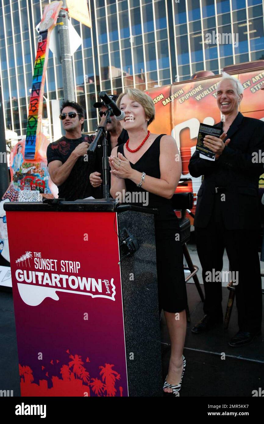 Lindsey Horvath bei der offiziellen Enthüllung von Guitartown auf dem Sunset Strip und der Fertigstellung des Sunset Strip Beautification Project. Los Angeles, Kalifornien. 8/12/10. Stockfoto