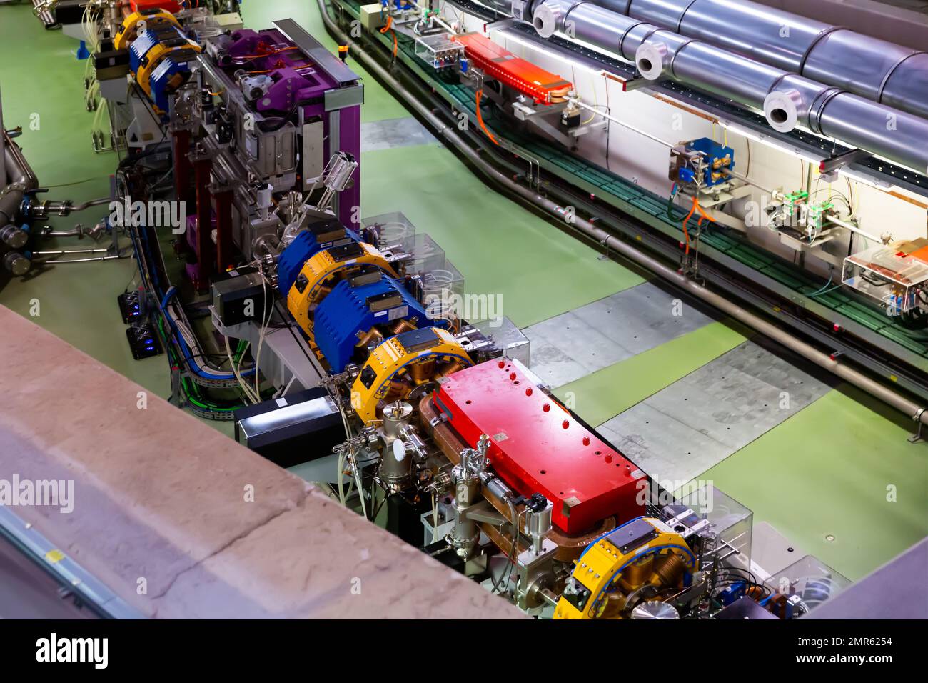 Synchrotron-Beschleunigertunnel im Synchrotron-Gebäude Stockfoto