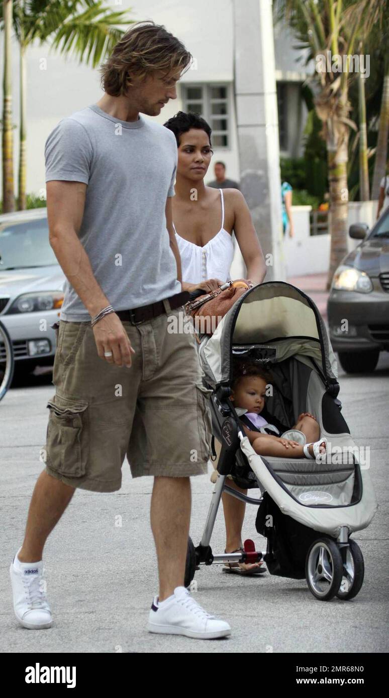 Halle Berry, Gabriel Aubry und Tochter Nahla genießen einen Abend in