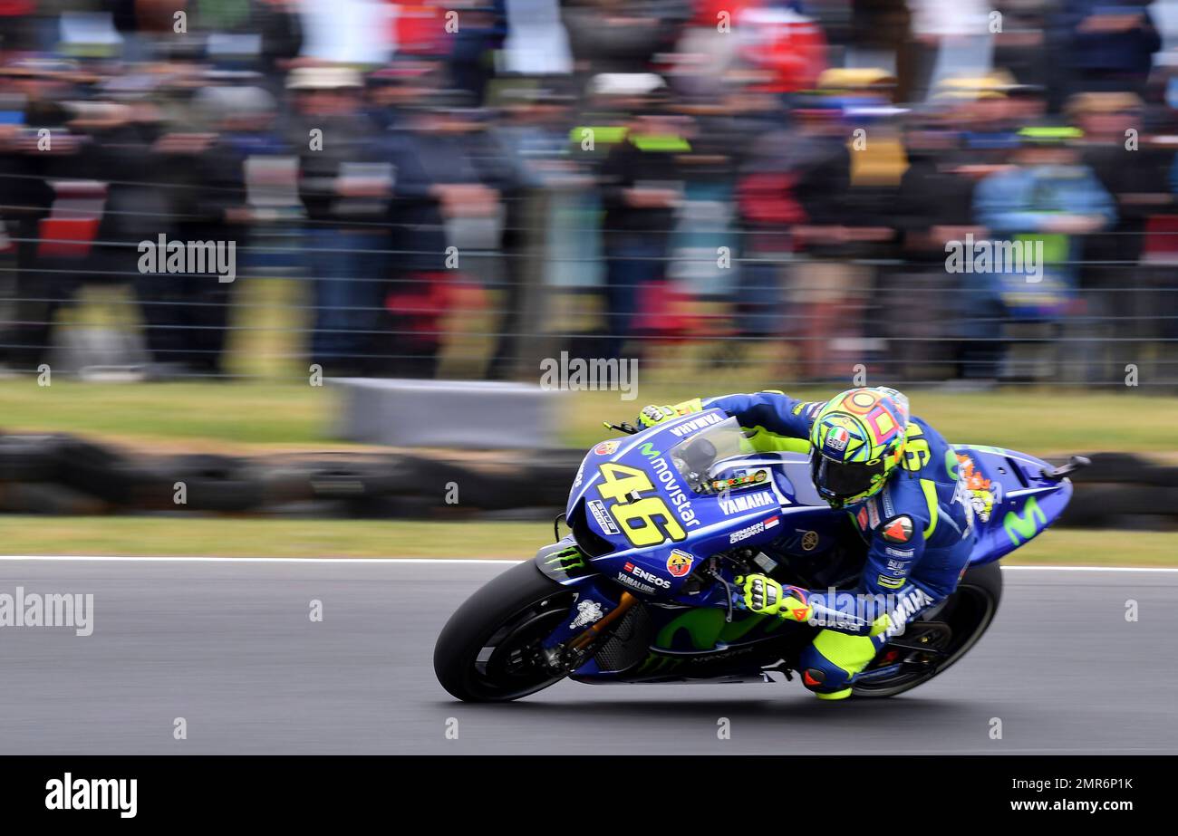 Italy's MotoGP rider Valentino Rossi steers his Yamaha during qualifying for the Australian Motorcycle Grand Prix at Phillip Island near Melbourne, Australia, Saturday, Oct. 21, 2017. (AP Photo/Andy Brownbill) Stockfoto