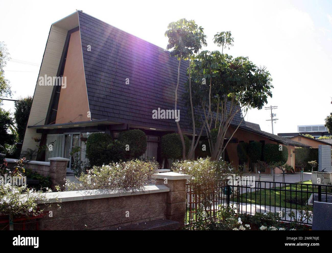 Im Pierce Brothers Westwood Village Memorial Park and Mortuary fand am Wochenende für Heath Ledger eine GEDENKFEIER IN LA statt, wo sich Freunde und Familie versammelten, um ihnen die letzte Ehre zu erweisen. Es wird berichtet, dass Ledger' Leiche dann zu seinem Heimatland Australien geflogen wurde, seiner letzten Ruhestätte. Westwood, Kalifornien. 1/28/08. Stockfoto