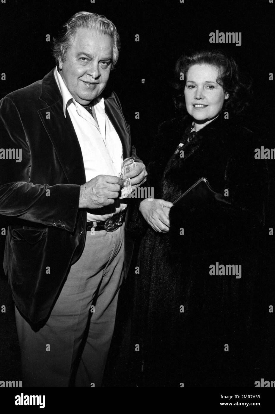 Cubby Broccoli und Frau Dana gesehen im Bistro am 14. April 1982 Kredit: Ralph Dominguez/MediaPunch Stockfoto