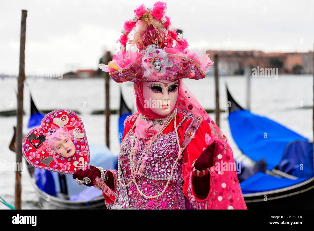 Frau in Kostüm mit Maske, carnevale, Karneval in Venedig, Venetien,  Italien, Europa Stockfotografie - Alamy