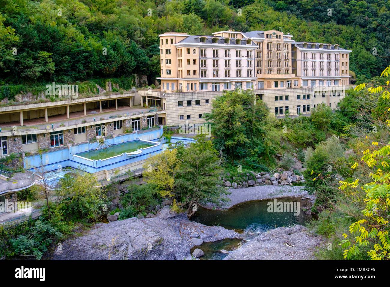 Verlorener Ort, verlassenes Luxushotel, Spa, an der Nervia, Pigna, Val Nervia, Ligurien, Italien, Europa Stockfoto