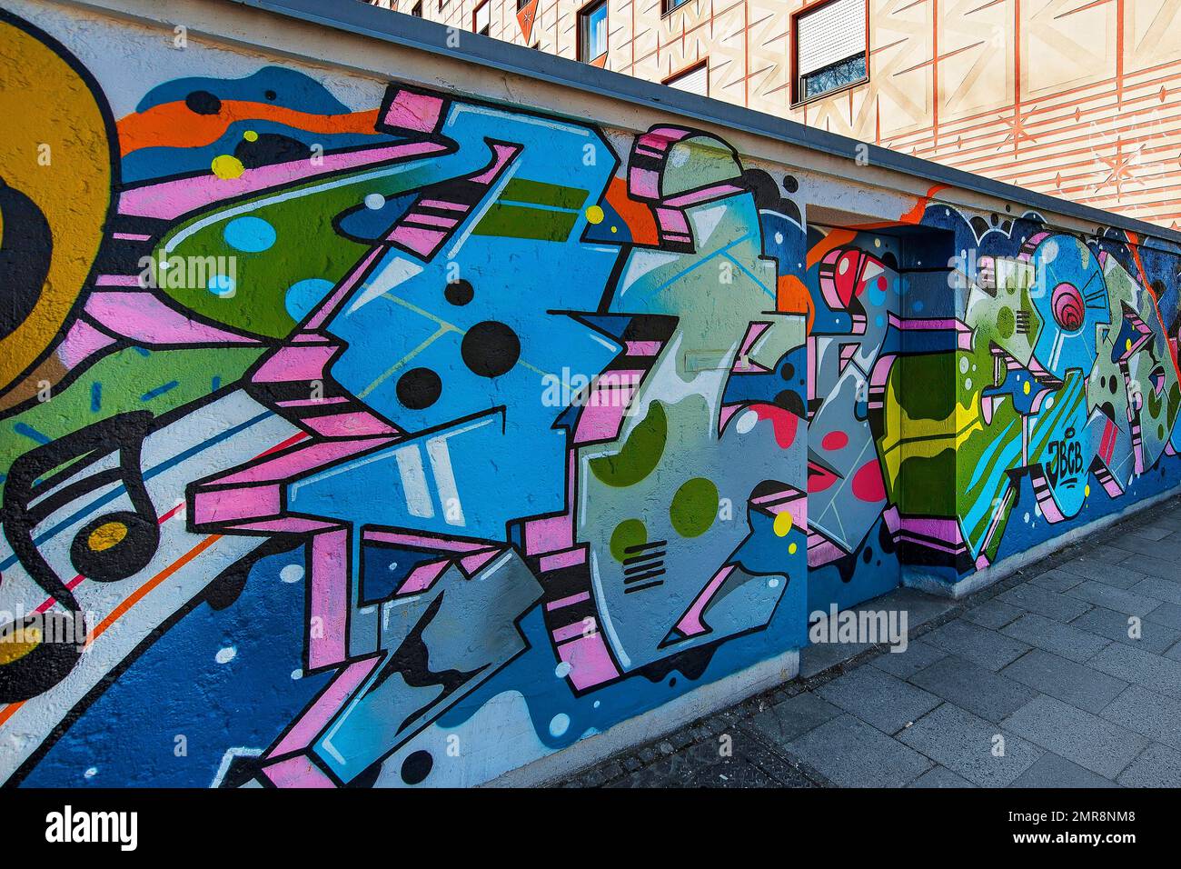 Graffiti an der Wand mit Tür, München, Bayern, Deutschland, Europa Stockfoto