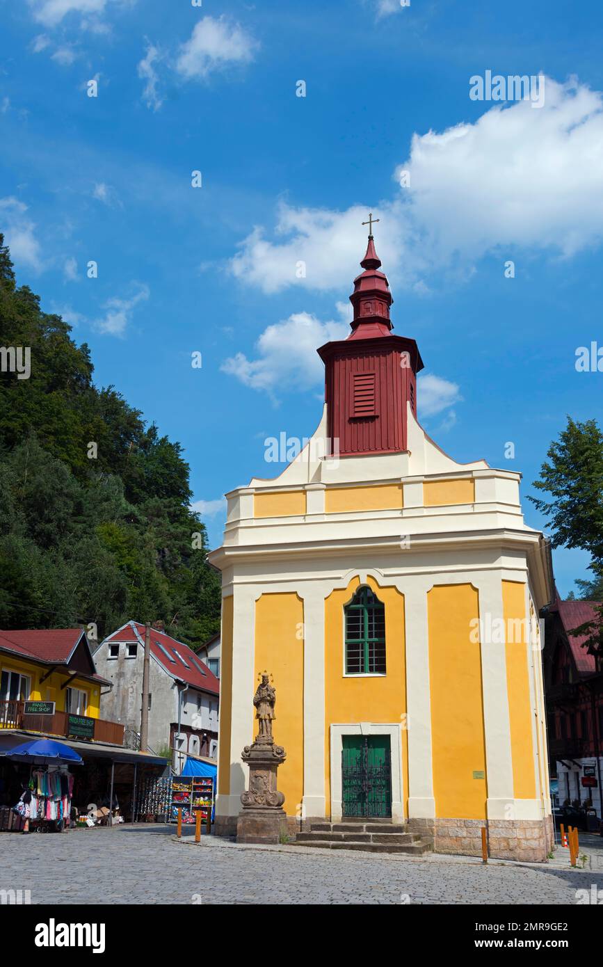 Kostel sv. Jana Nepomuckého, Nepomuk-Kirche, Hrensko, Herrnskretschen, Fluss Kamenice, Kamnitz, okres Decín, Ústecký kraj, Böhmische Schweiz, Elbe Stockfoto