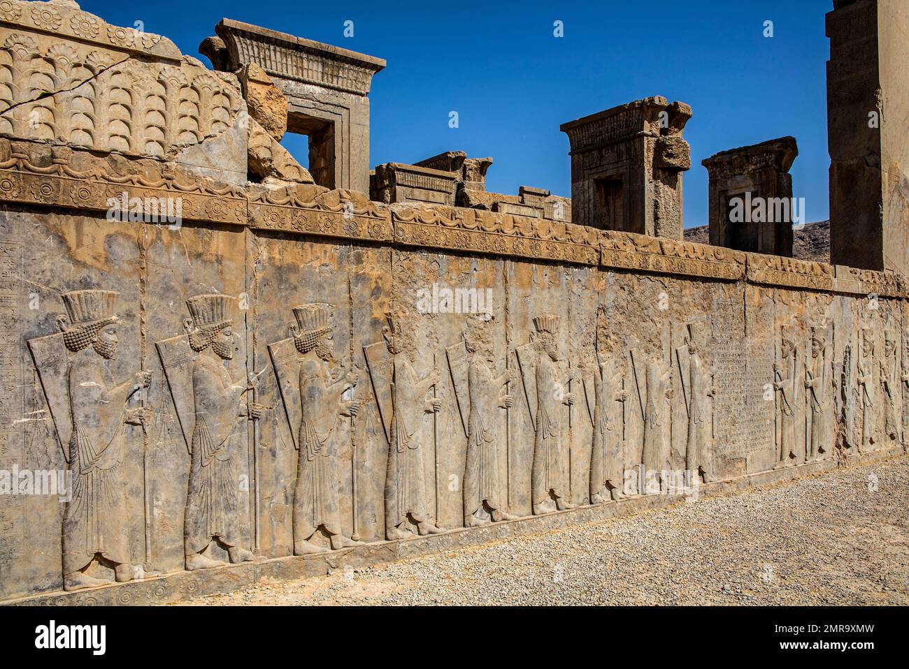 Persische Wachen auf den westlichen Stufen des Darius-Palastes, Persepolis, Persepolis, Iran, Asien Stockfoto Persische Wachen auf den westlichen Stufen des Darius-Palastes, Persepolis, Persepolis, Iran, Asien Stockfoto