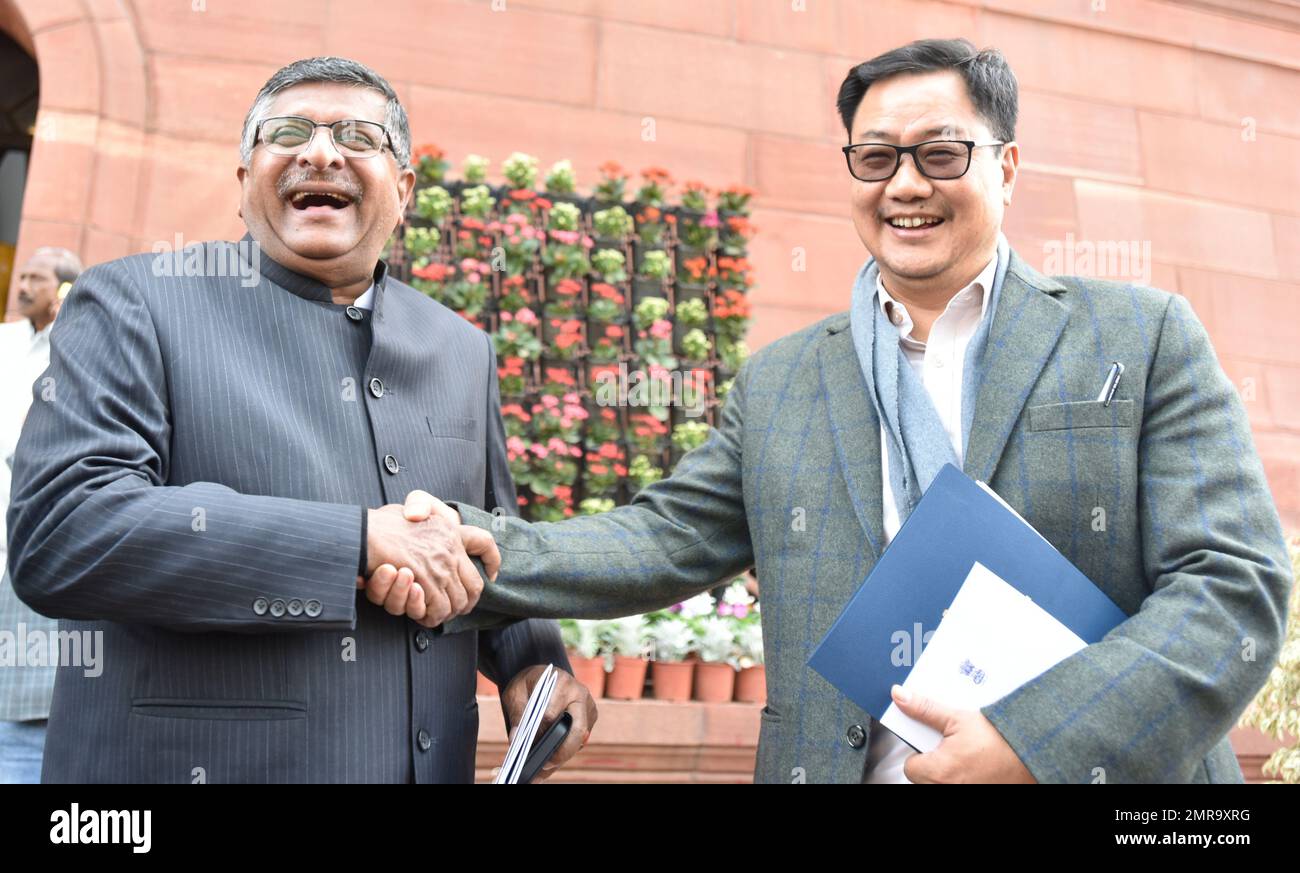 Neu-Delhi, Indien. 31. Januar 2023. NEU-DELHI, INDIEN - JANUAR 31: Indischer Rechts- und Justizminister Kiren Rijiju zusammen mit dem ehemaligen indischen Rechts- und Justizminister Ravi Shankar Prasad während der Eröffnung der Haushaltssitzung im parlamentsgebäude am 31. Januar 2023 in Neu-Delhi, Indien. (Foto: Sonu Mehta/Hindustan Times/Sipa USA) Guthaben: SIPA USA/Alamy Live News Stockfoto