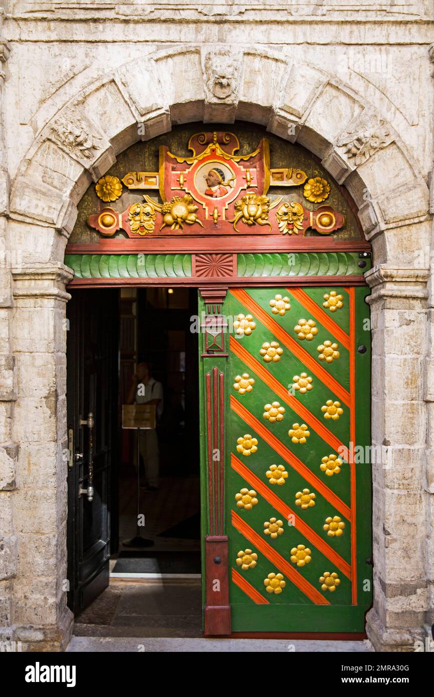 Tor zum Blackhead House, Centre of Unmarried Merchants, Tallinn, Estland, Tallinn, Estland, Europa Stockfoto