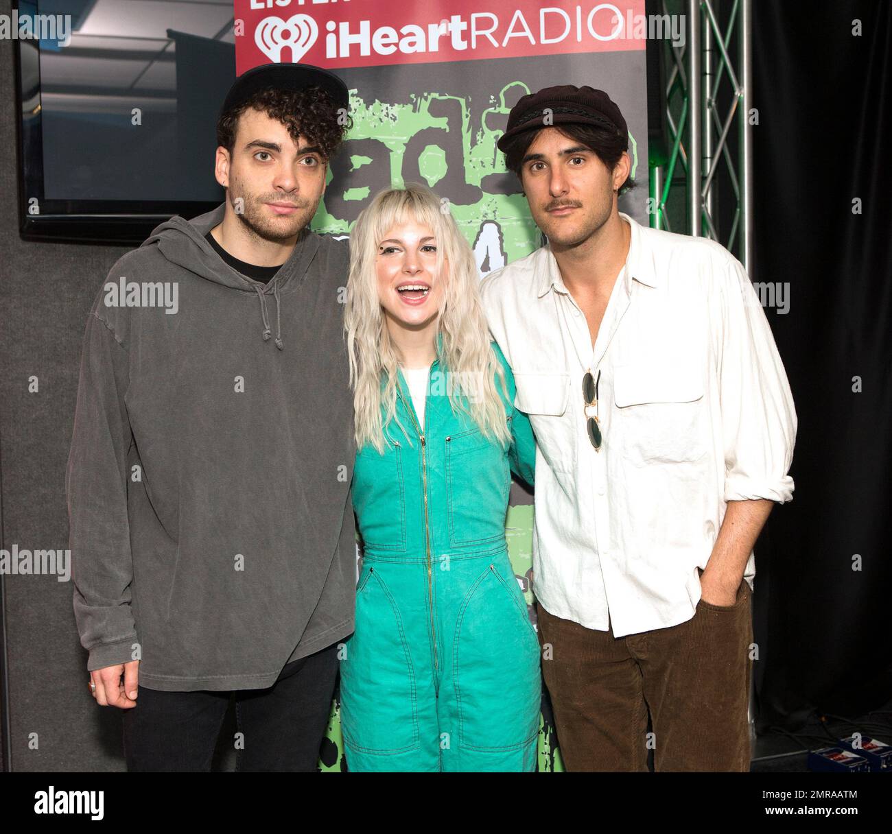 Taylor York, from left, Hayley Williams and Zac Farro of the band Paramore visit the Radio 104.5 Performance Theater on Monday, Oct. 9, 2017, in Philadelphia. (Photo by Owen Sweeney/Invision/AP) Stockfoto