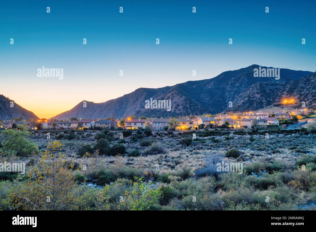 Häuser im San Gabriel Valley in Azusa, Kalifornien, USA Stockfoto