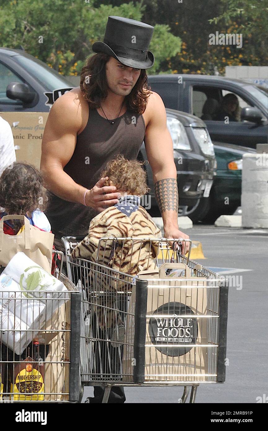 EXKLUSIV!! Conan der Barbaren 3DSterne Jason Momoa trägt eine lustige