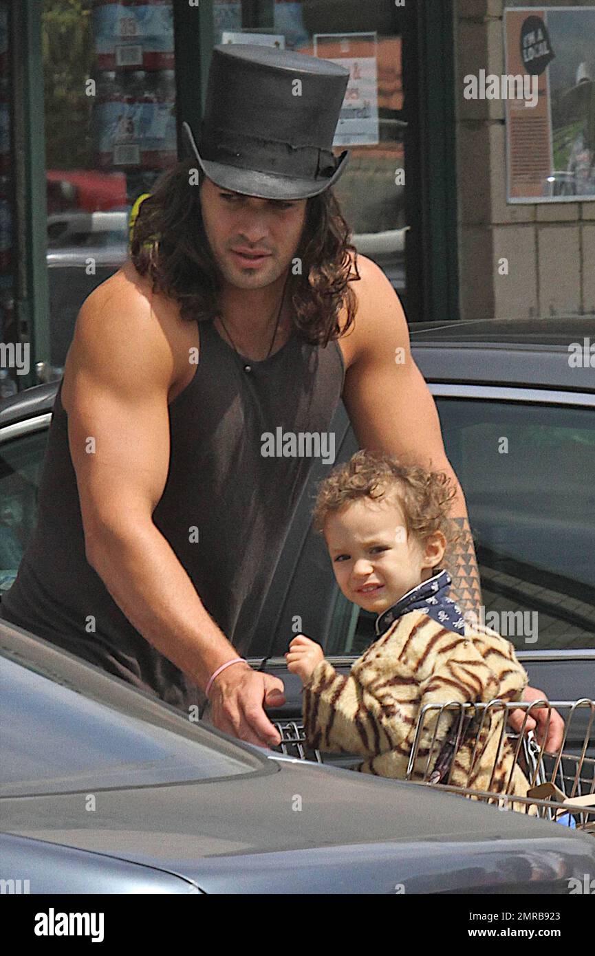 EXKLUSIV!! Conan der Barbaren 3DSterne Jason Momoa trägt eine lustige