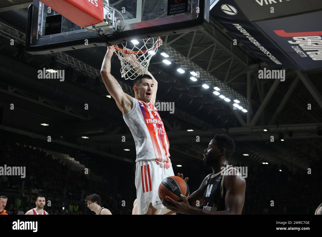 Stefan Lazarevic (Crvena Zvezda Meridianbet Belgrad) beim Euroleague-Basketball-Meisterschaftsspiel Segafredo Virtus Bologna vs. Crvena Zvezda Meridianbet ‚Stella Rossa‘ Belgrad - Bologna, 31. Januar 2023 in der Segafredo Arena Stockfoto