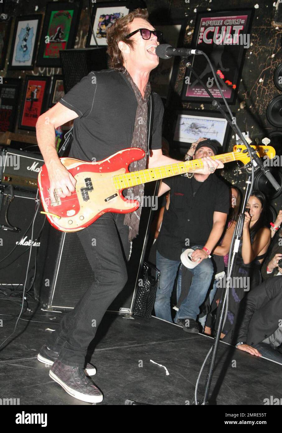 Die John Varvatos 10. Jubiläumsfeier in der John Varvatos 315 Bowery Boutique, einst der legendäre Rockclub CBGB, spielt mit. New York, NY. 09/11/10. Stockfoto