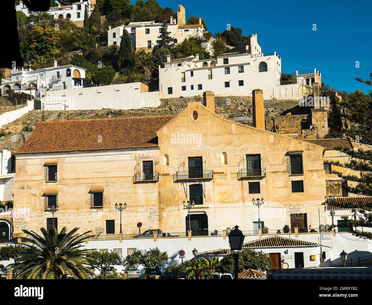 Frigiliana ist eines der schönsten weißen Dörfer im südspanischen Gebiet Andalusiens im Alpujarra-Gebirge Stockfoto