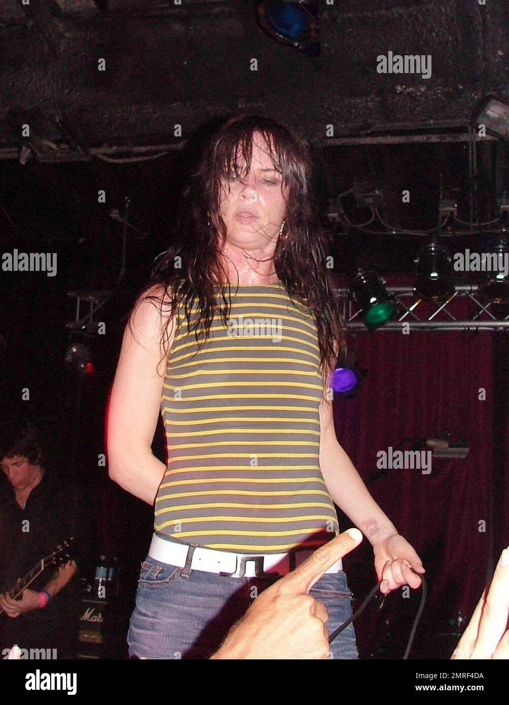 Schauspielerin Juliette Lewis tritt mit ihrer Band Juliette and the