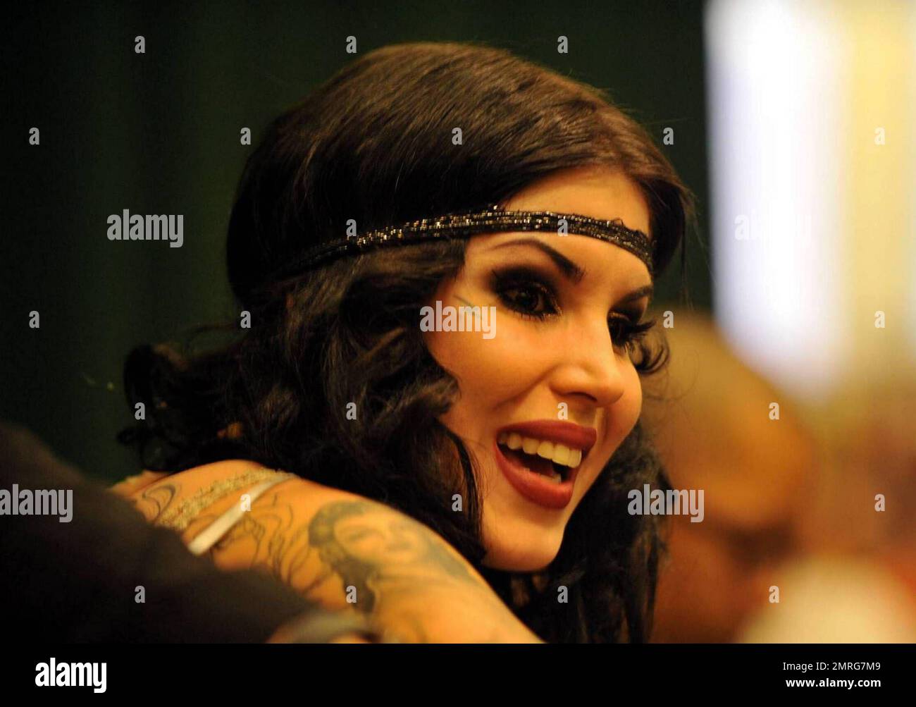 Exklusiv!! Kat von D unterzeichnet Kopien ihres Buches "High Voltage Tattoo" bei Barnes and Noble in New York, New York, New York, 3. 16. 09. Stockfoto