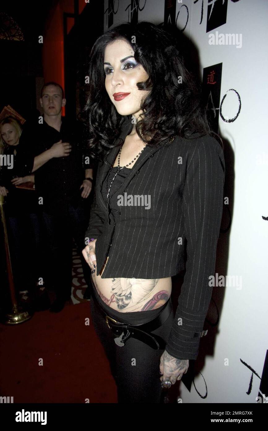 Kat von D der Reality-Show „LA Ink“ begibt sich auf der Party im Tao Las Vegas auf den roten Teppich und feiert die Veröffentlichung ihres neuen Buches „High Voltage Tattoo“, benannt nach ihrem Tattoo-Shop in Hollywood. Las Vegas, Nevada 2/5/09. Stockfoto