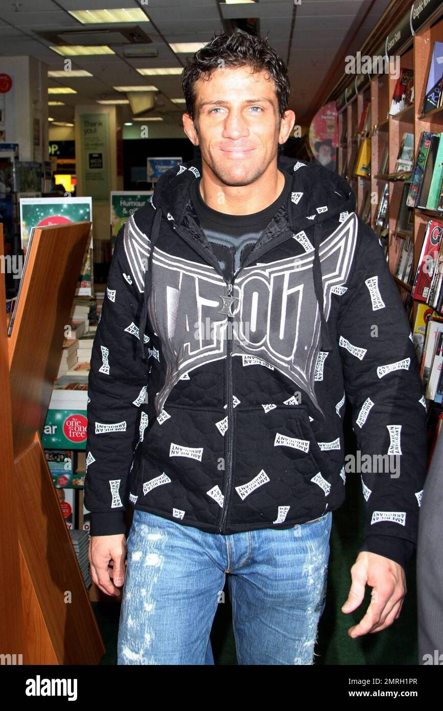 Katie Price (alias Jordan) und ihr Freund Alex Reid nehmen an einer Buchsignierung bei Waterstone's für Katies neues Buch „herausragend“ in London Teil. 11/7/09. Stockfoto