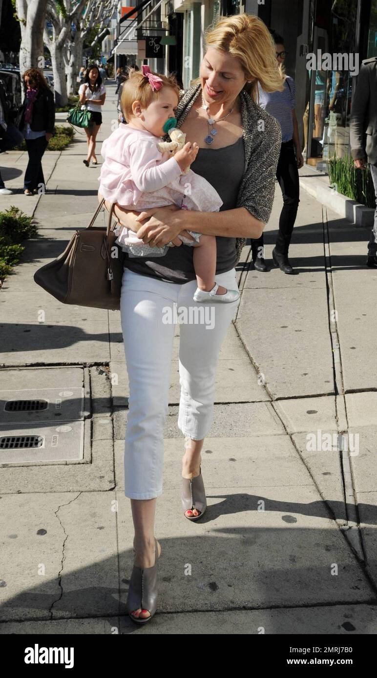 "Gossip Girl" Schauspielerin Kelly Rutherford, 41, trägt die 11 Monate