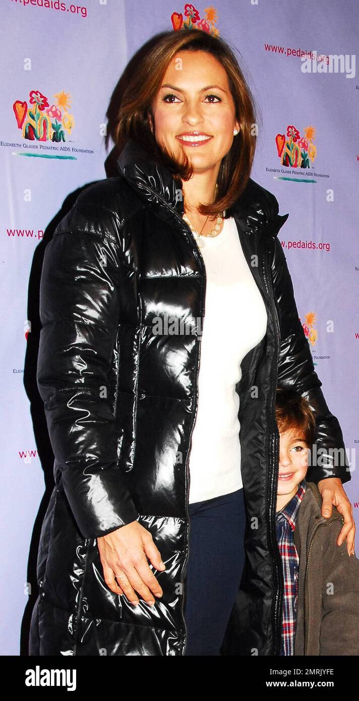 Mariska Hargitay an der Elizabeth Glaser Pediatric AIDS Foundation - Kids for Kids Family Carnival in New York, NY. 11/6/10. Stockfoto