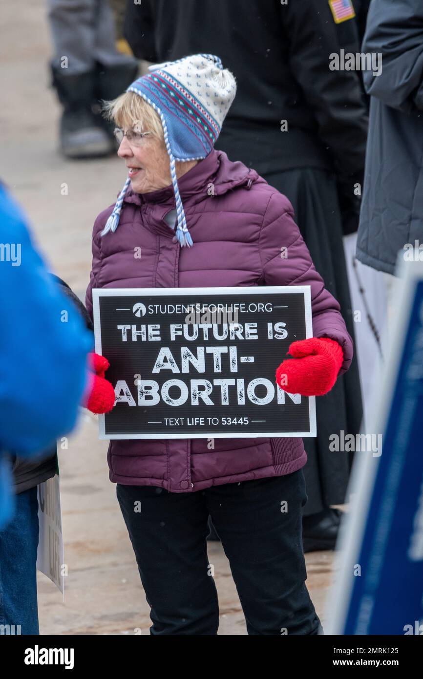 St. Paul, Minnesota. Jährliche Pro-Life-Abtreibung-Rallye. Der MCCL-Marsch für das Leben 2023 nutzt die Gelegenheit, um gewählten Funktionären zu sagen, dass ungeborene Kinder Stockfoto