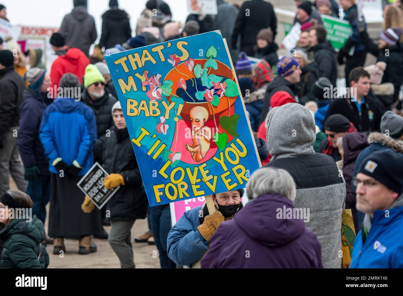 St. Paul, Minnesota. Jährliche Pro-Life-Abtreibung-Rallye. Der MCCL-Marsch für das Leben 2023 nutzt die Gelegenheit, um gewählten Funktionären zu sagen, dass ungeborene Kinder Stockfoto