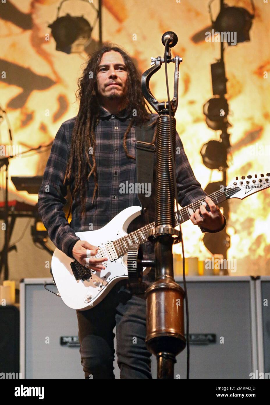 James Shaffer von Korn tritt im Fillmore Miami Beach, Jackie Gleason Theatre auf. Am 16. Oktober 2015 spielten sie ihr erstes Album in der Reihenfolge und dann eine 5-Song-Zugabe. Stockfoto