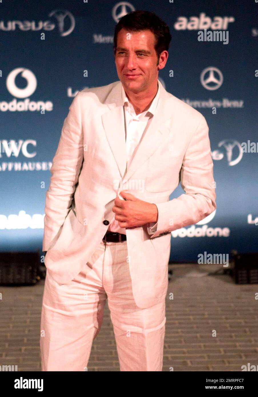 Clive Owen kommt zu den Laureus World Sports Awards im Emirates Palace. Abu Dhabi, VAE. 03/09/10. Stockfoto